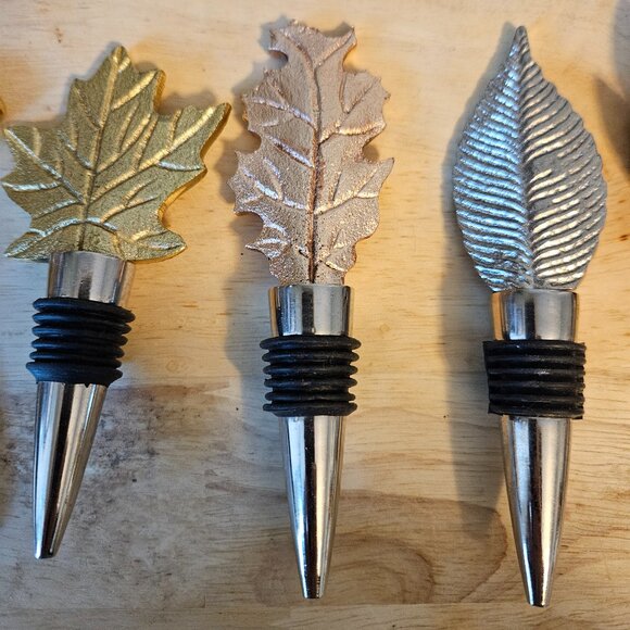 Christmas Holiday coasters, wine toppers and 2 sets of cheese spreaders - Picture 3 of 8